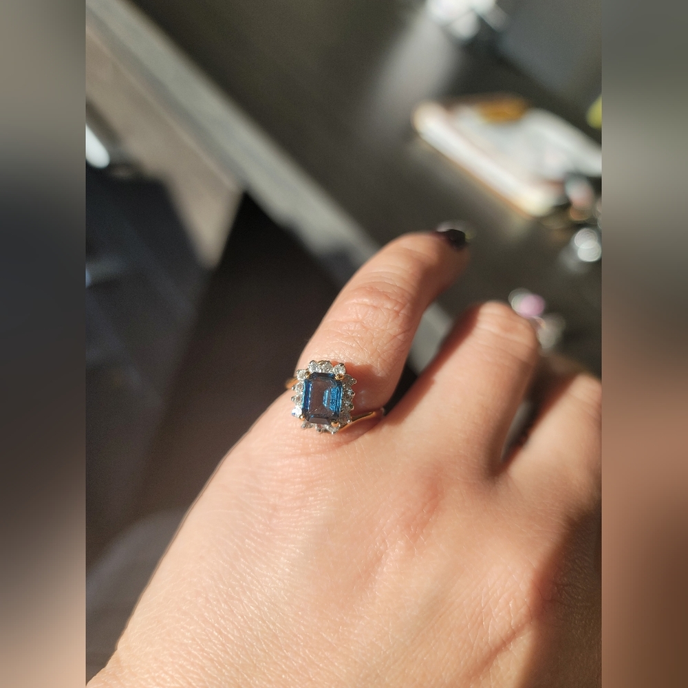 Size 6 Ring - Picture 4 of 4
